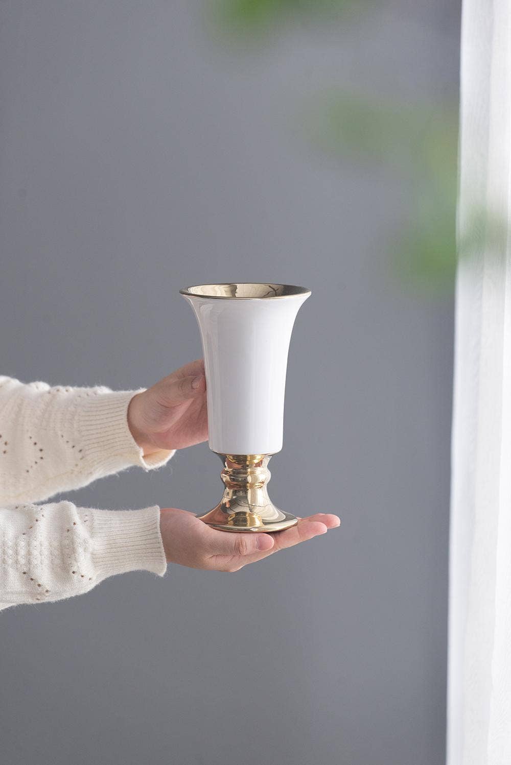 D4.5x8" Elliette Pedestal Vase - White/Gold