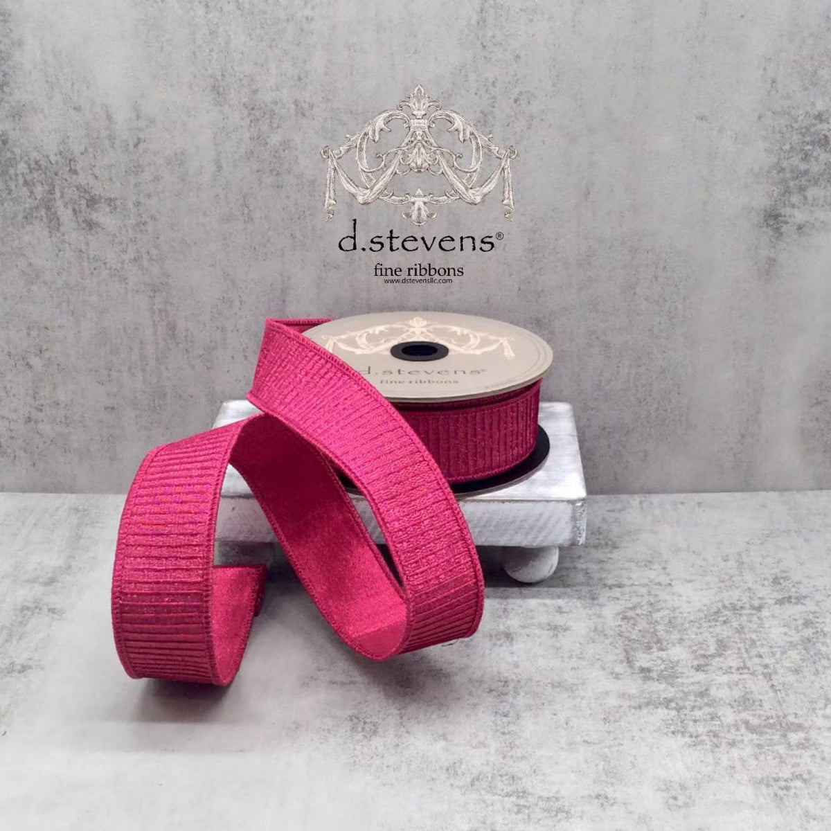 1.5"x 10yds pleated lame, hot pink