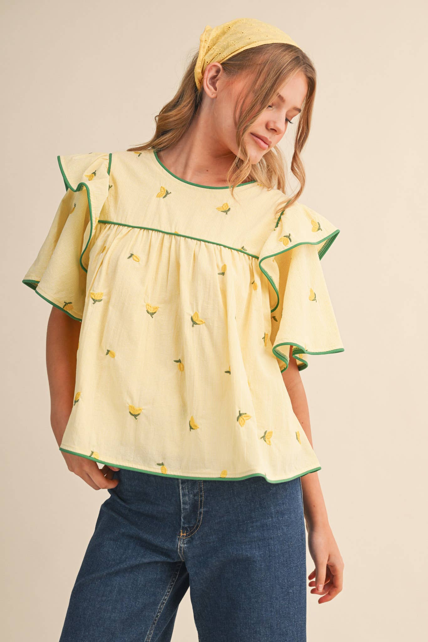 LEMON EMBROIDERY CONTRAST PIPING TOP
