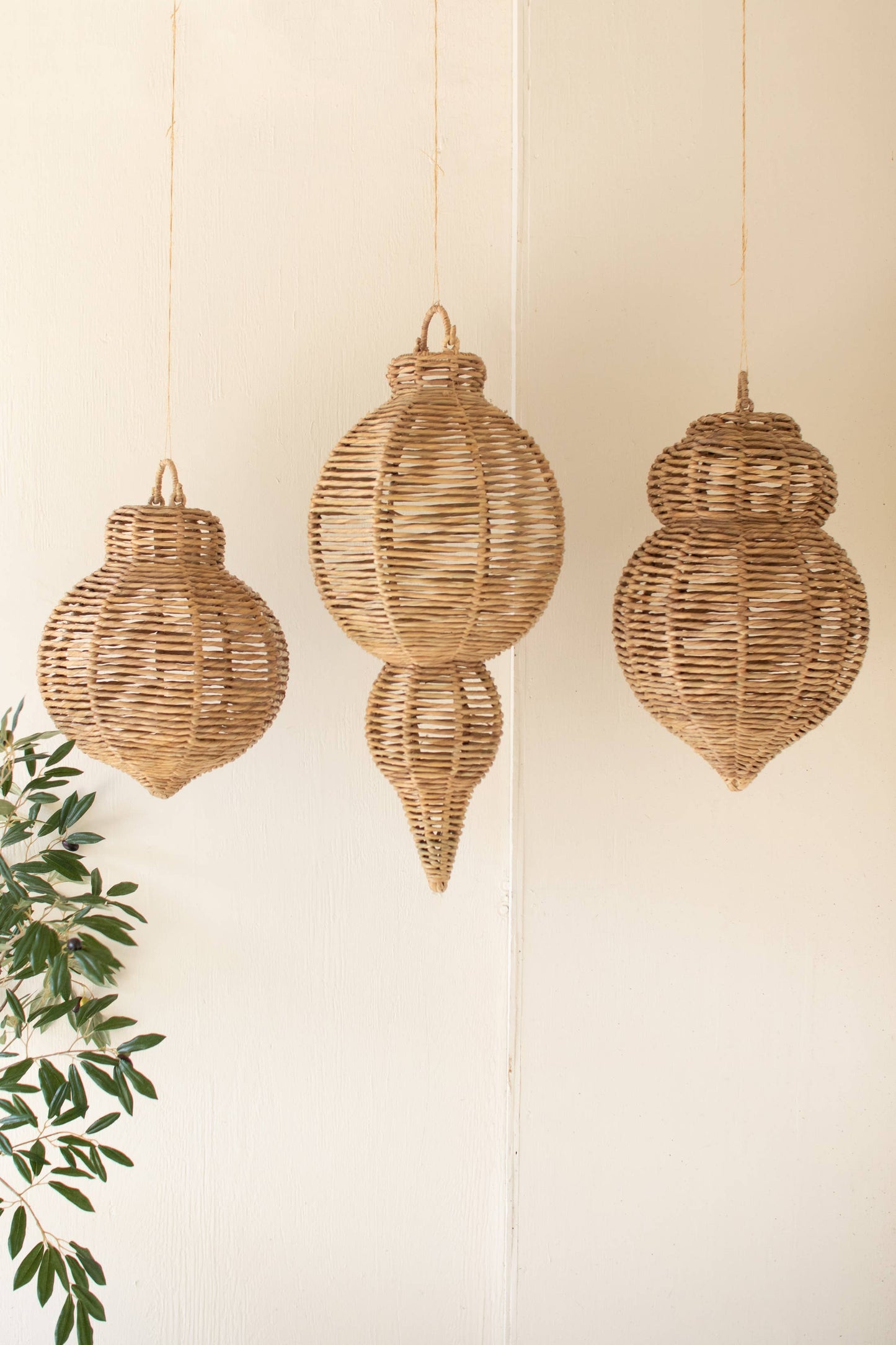 WOVEN SEAGRASS AND IRON ORNAMENTS