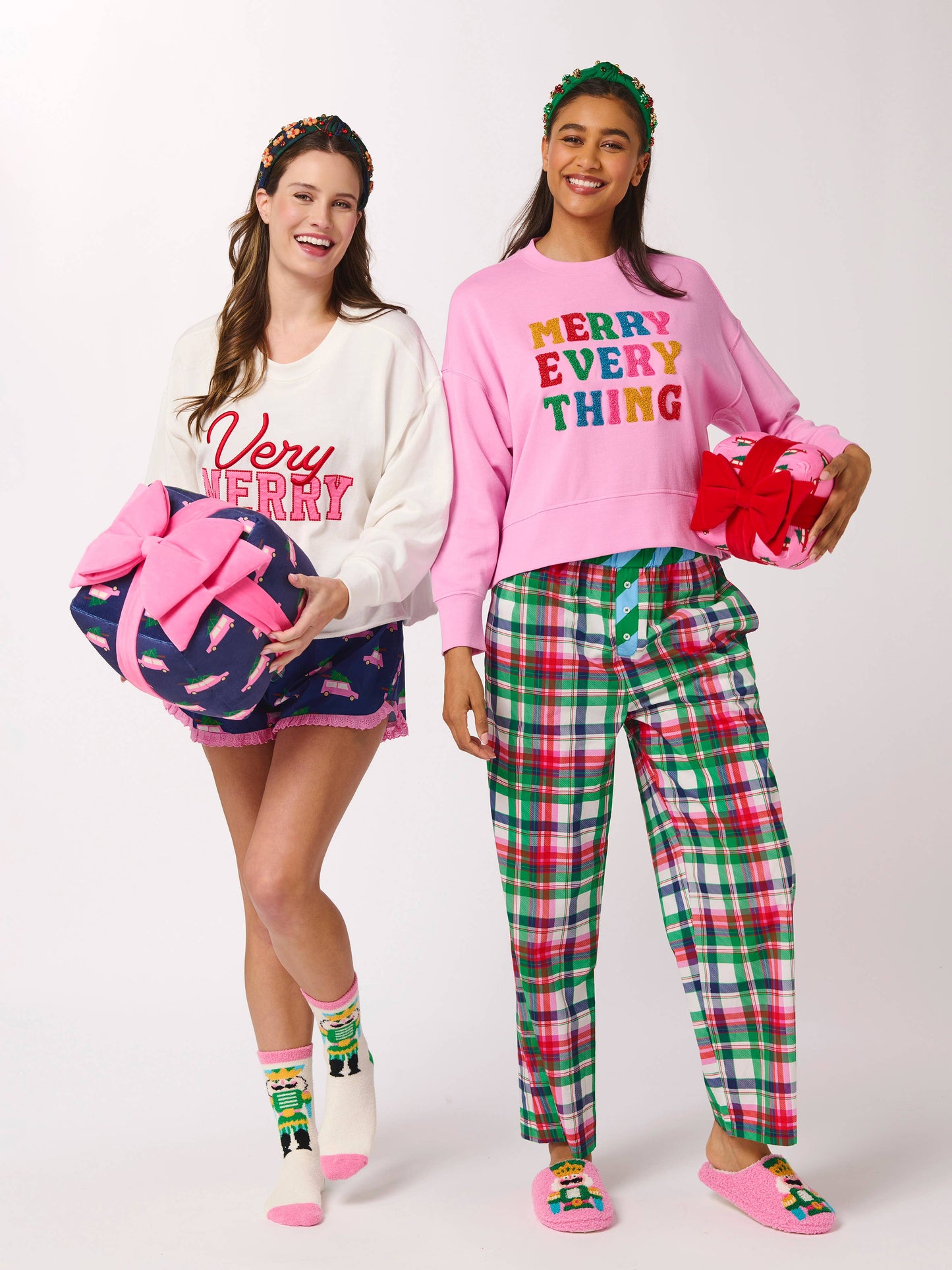 "VERY MERRY" LOUNGE SWEATSHIRT