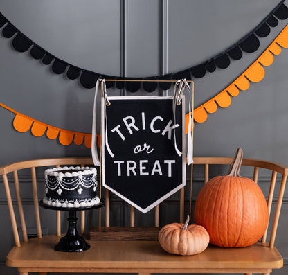 HAL1313 - Trick or Treat Canvas Banner