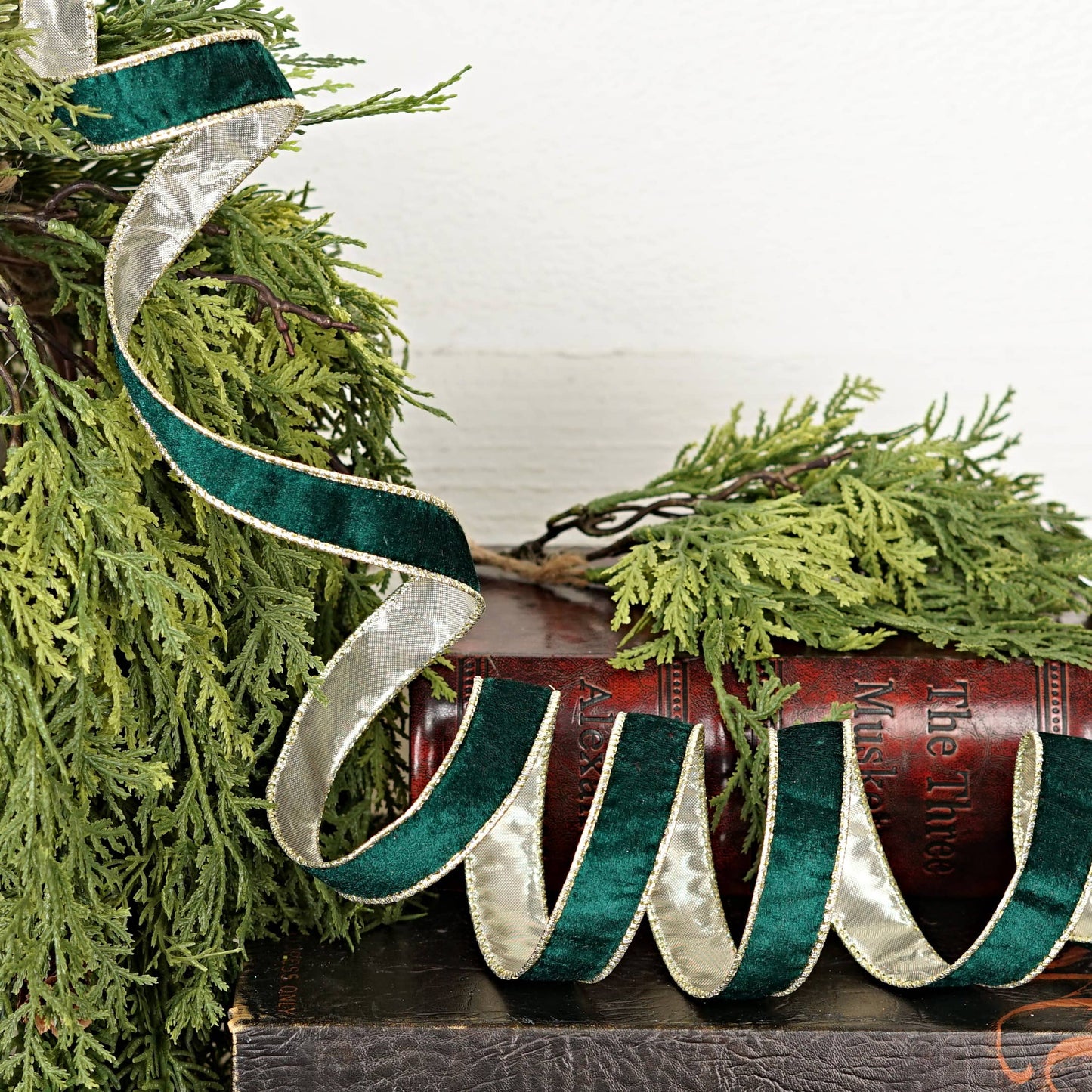 57R1218- Wired Velvet Ribbon-1inx10YD-Hunter Green/Gold Wire