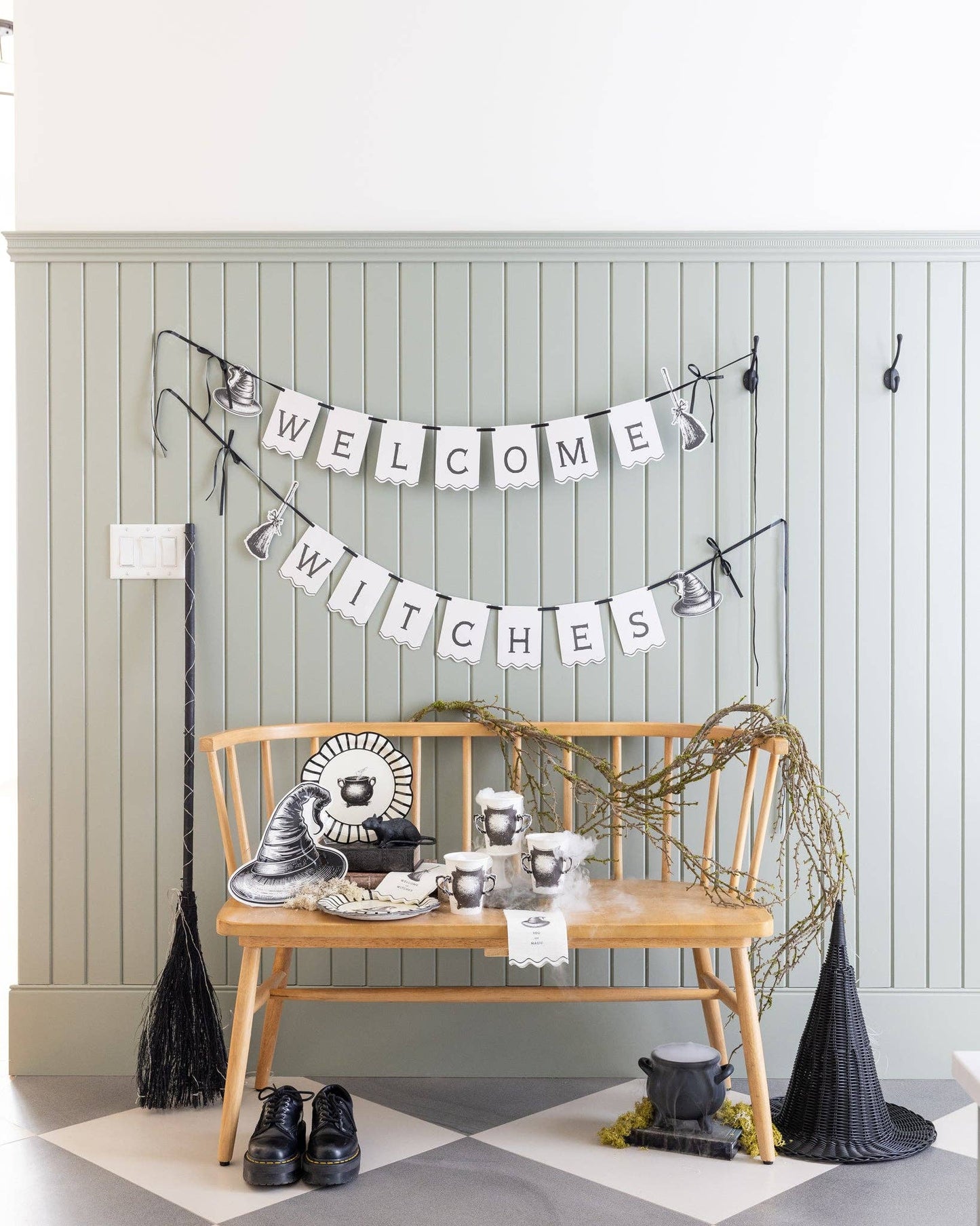 BEW1341 - Bewitching 9" Plate Set