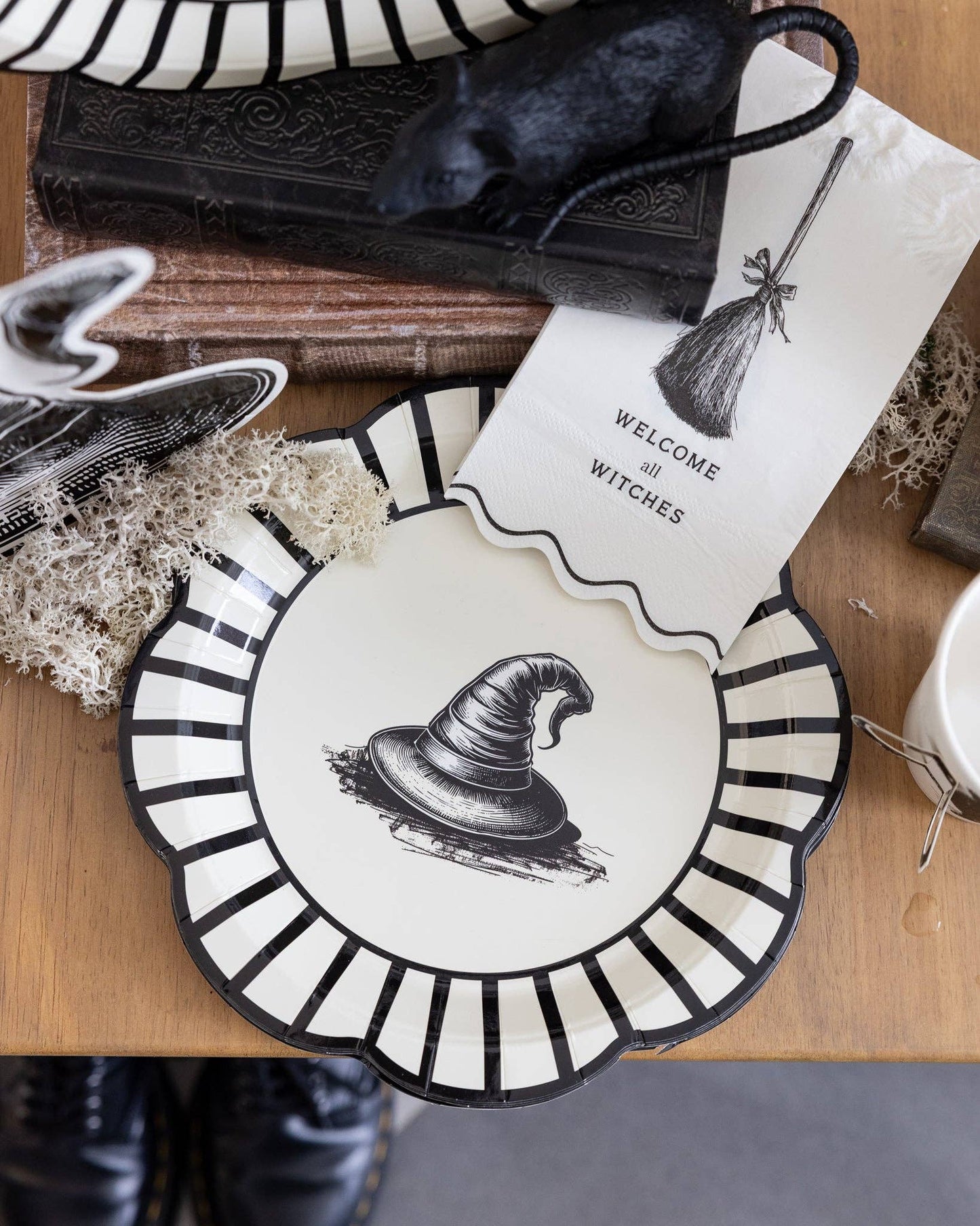 BEW1341 - Bewitching 9" Plate Set