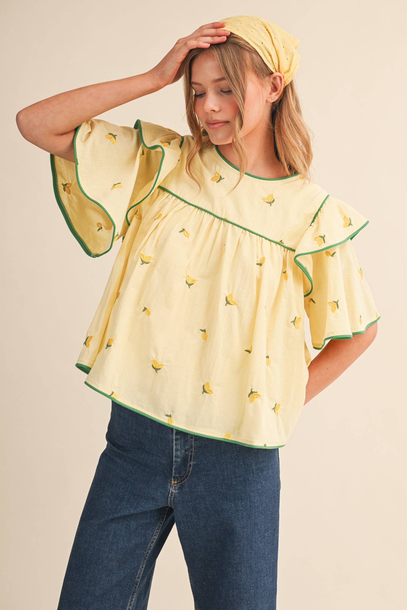 LEMON EMBROIDERY CONTRAST PIPING TOP