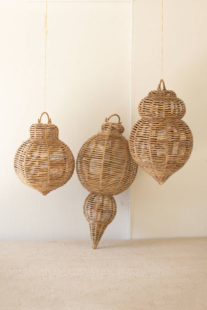 WOVEN SEAGRASS AND IRON ORNAMENTS