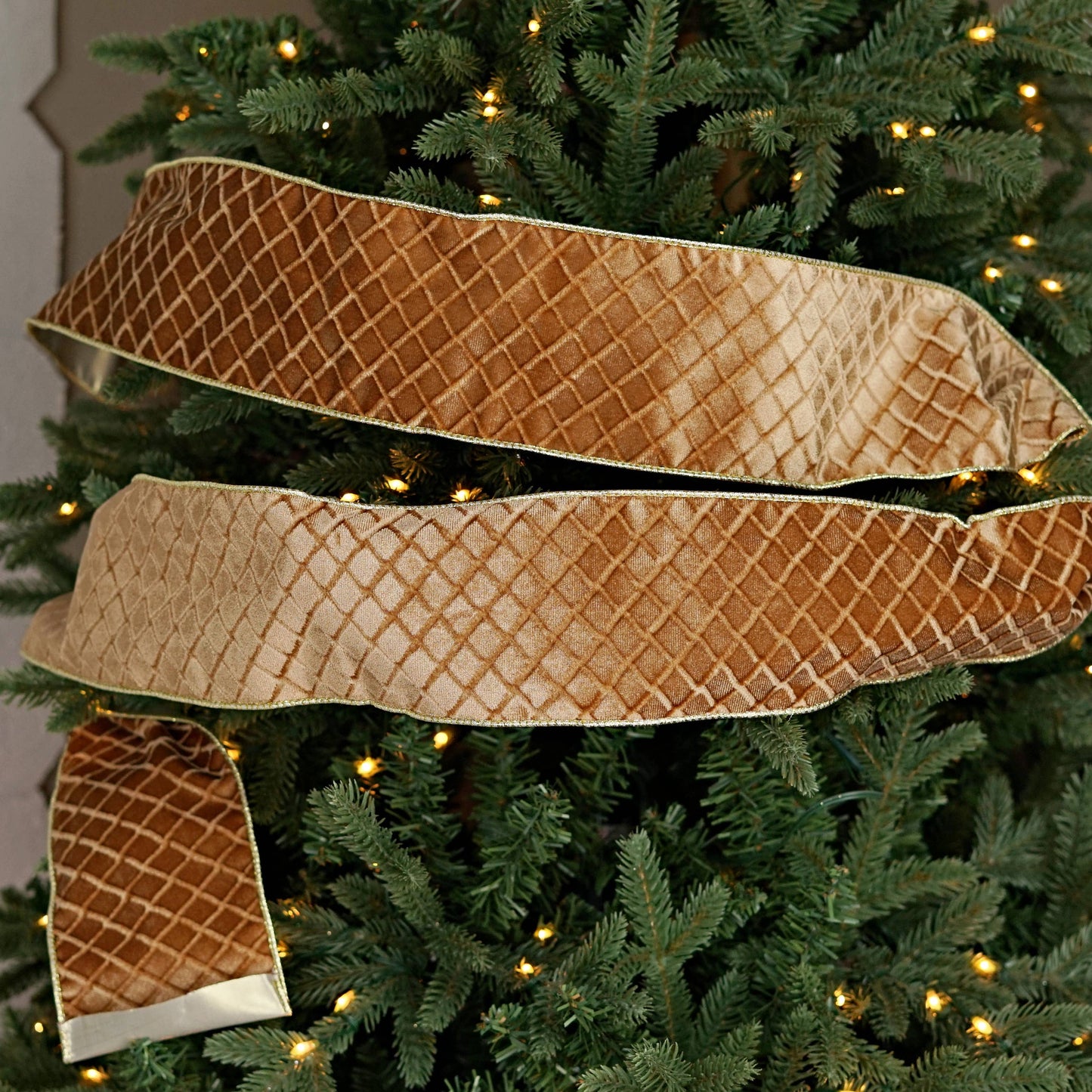 57R1301- Velvet Wired Ribbon-4inx10YD-Caramel Diamond/Gold W