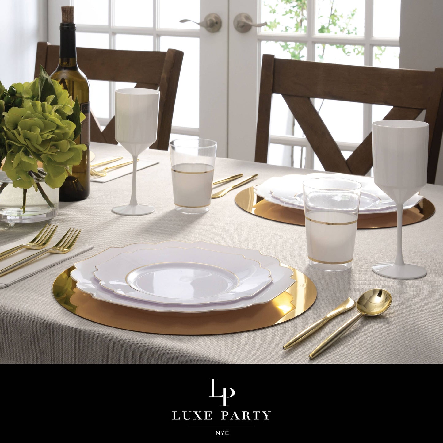 Scalloped Plastic Plates • White • Gold trim | 10 Pack